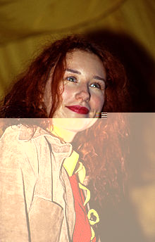 220px-Tori_Amos_in_1993_Zoran_Veselinovic.jpg
